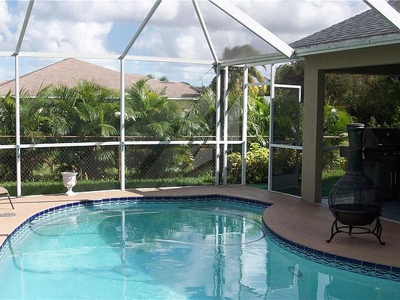 4th image of 1661 SW Merchant Ln