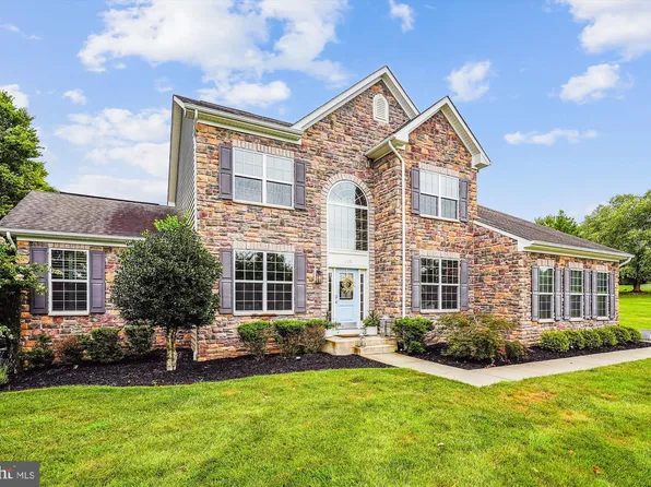 12851 April Cir, Lovettsville, VA 20180