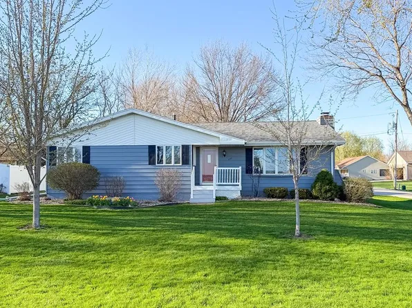 220 5th Ave SE, Badger, IA 50516