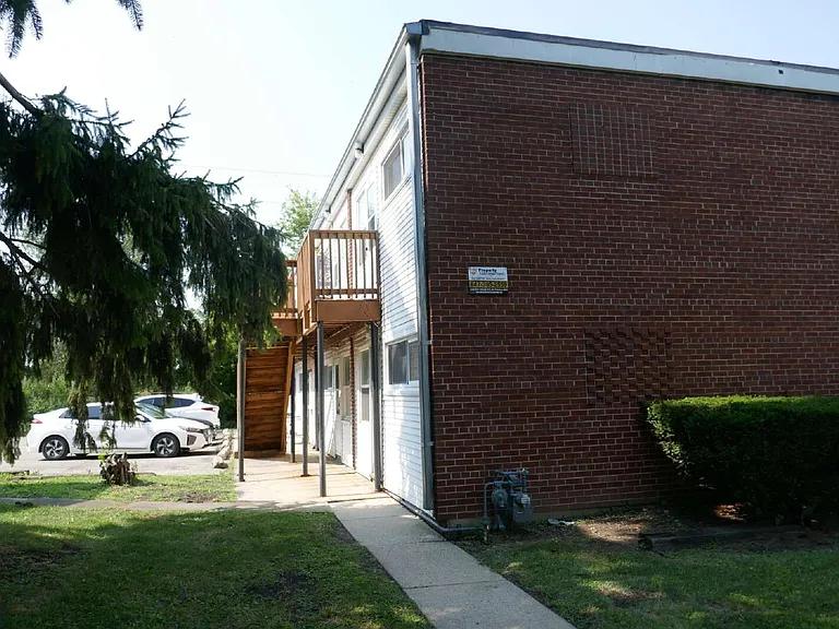 748 E 5th Ct — Photo 10