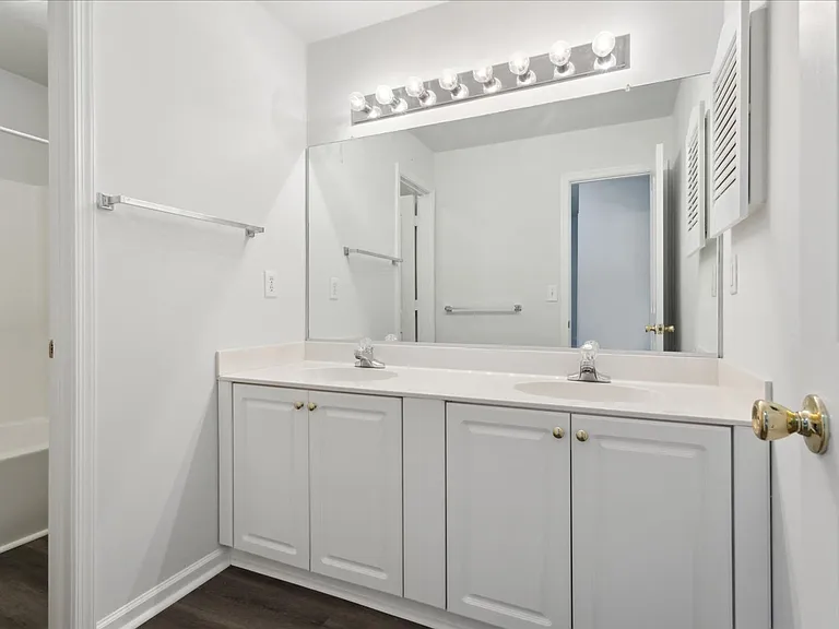 100 Post Oak Rd — Photo 21