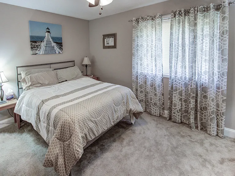 Hollandale Apartments — Photo 54