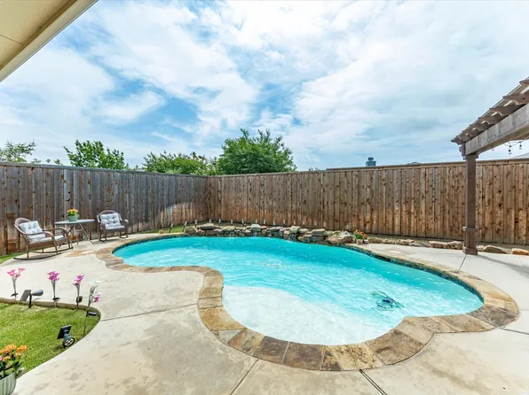 8716 Sierra Trl, Aubrey, TX 76227