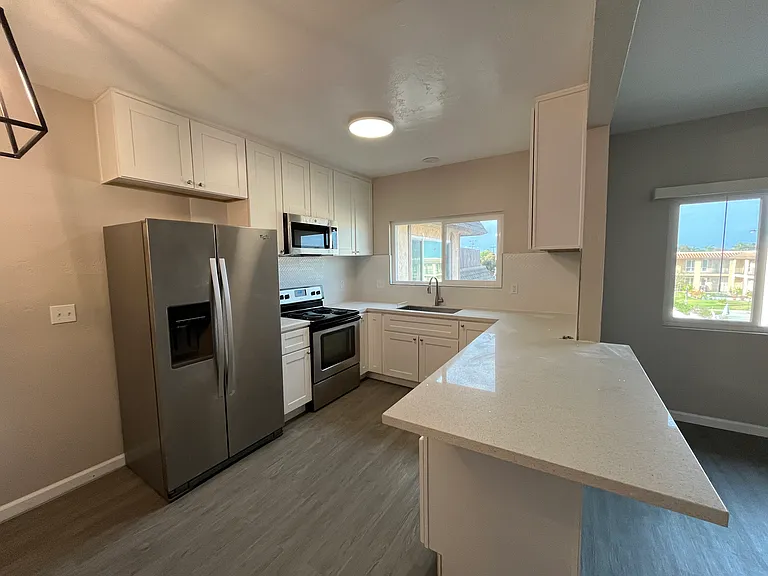 1821 E 17th St #6 — Photo 7