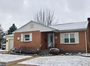 807 Center Rd, Womelsdorf, PA 19567