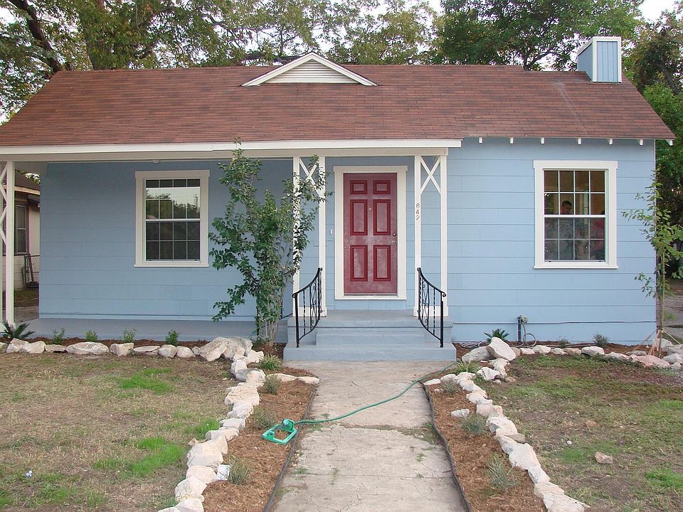 842 Hammond Ave