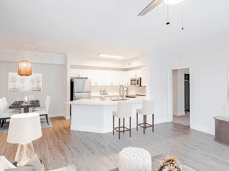 The Estates at Wellington Green Apartments — Photo 24