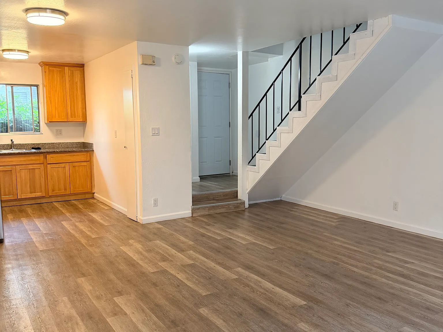 2159 Alameda Ave — Photo 2