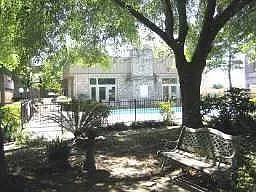 1 bed, 1.0 bath, 833 sqft, $1,230 — Photo 2