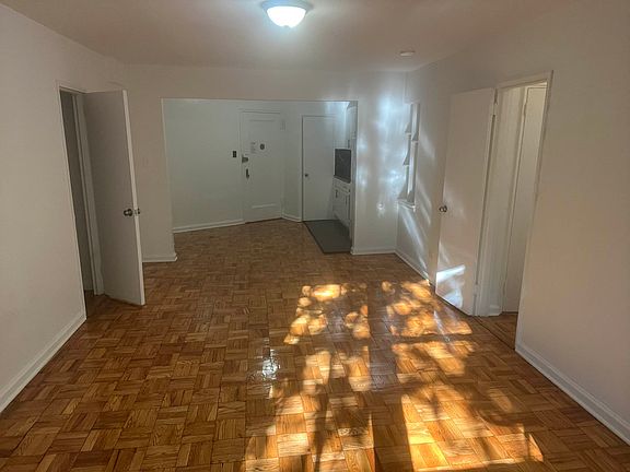 2nd image of 5505 Woodside Ave APT 220