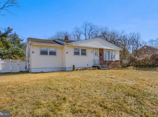 18 Barclay Dr, Turnersville, NJ 08012