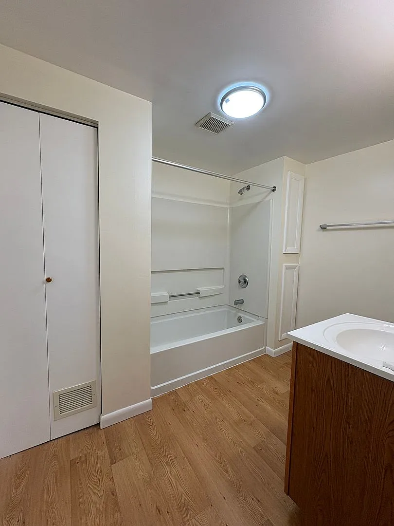 Updated 1-Bedroom Apartment Move-In Ready! — Photo 4