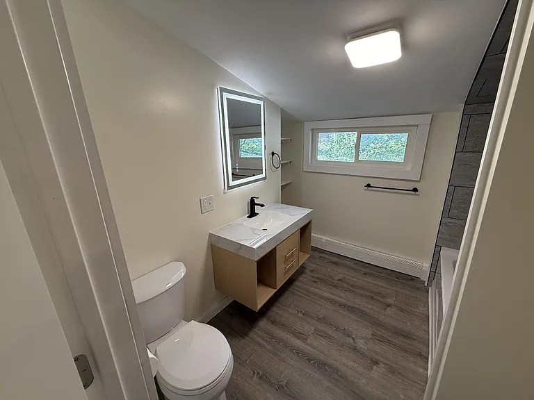 229 S Geneva St #8 — Photo 5