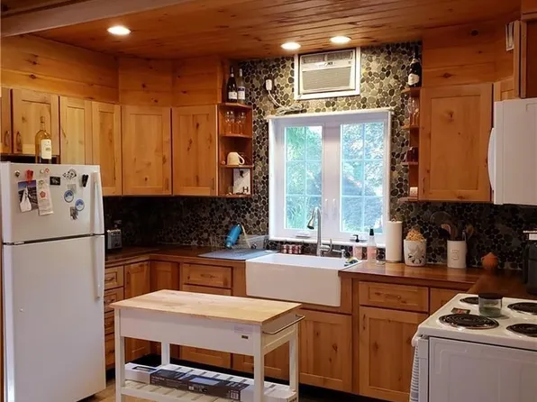 120 Mill St, Tiverton, RI 02878