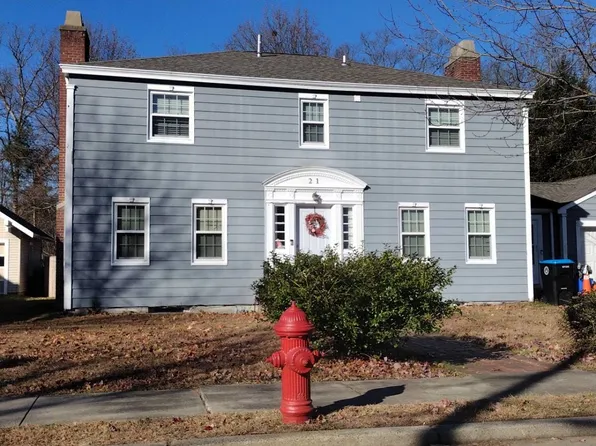 21 Summit Ave, North Smithfield, RI 02896