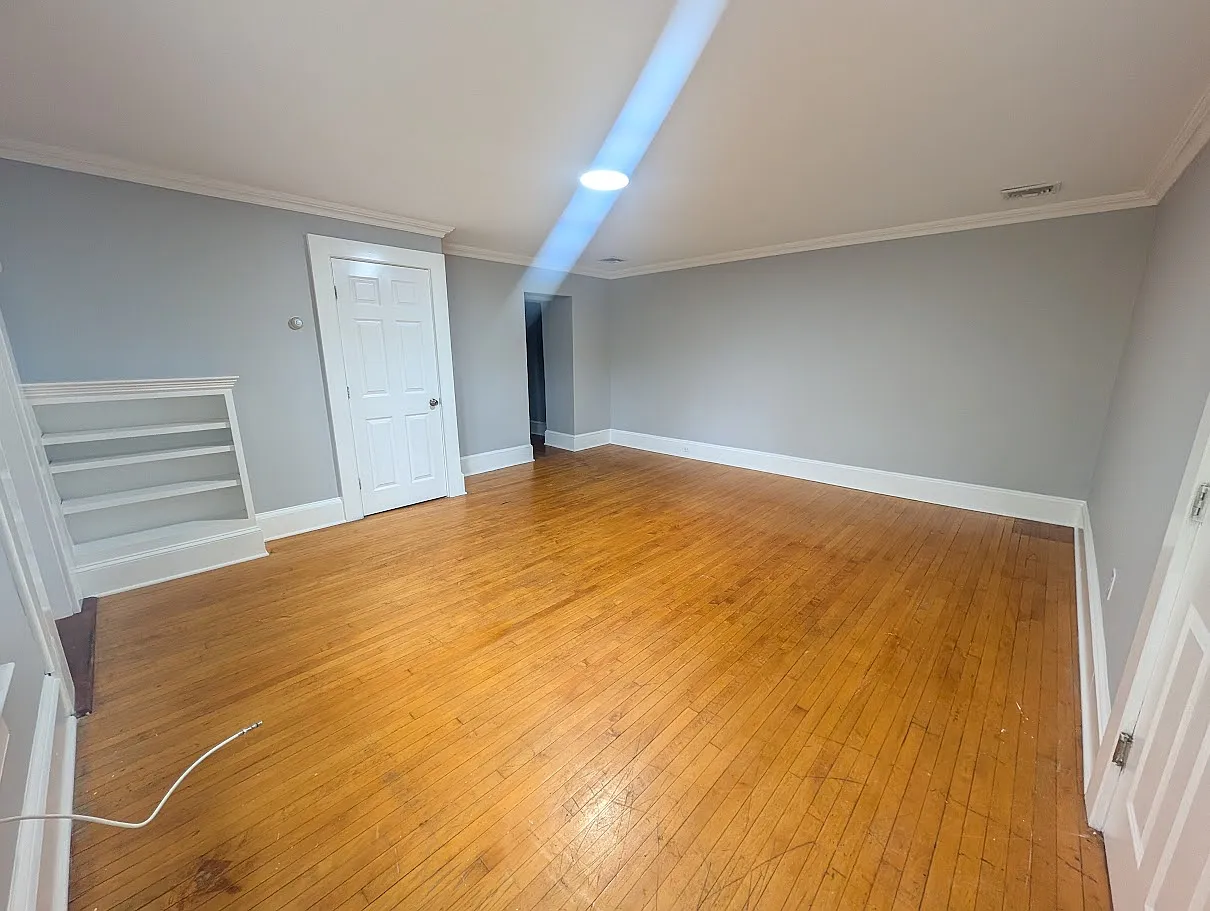 3 bed, 1000 sqft, $2,000 — Photo 2