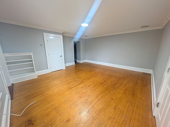 2nd image of 124 W Washington Ave APT 3