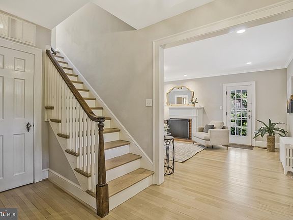3rd image of 4920 Washington Blvd