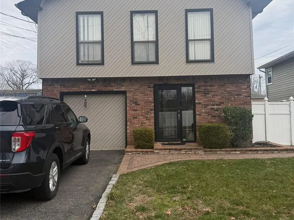 41 Oakley Avenue, Massapequa, NY 11758
