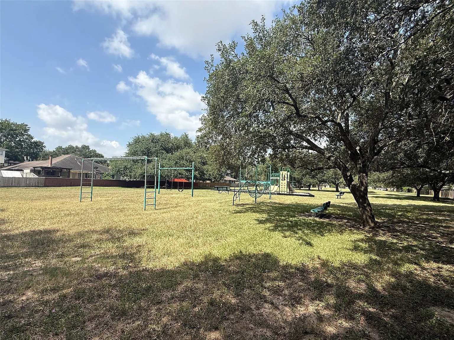 3 bed, 2.0 bath, 1618 sqft, $2,200 — Photo 3