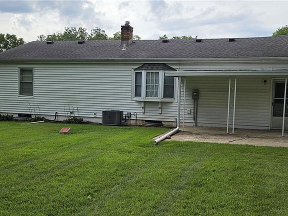 4th image of 10416 E 28th Ter S