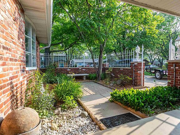 3rd image of 3113 W Woodbridge Dr