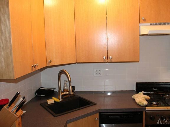 5th image of 156 E 39th St