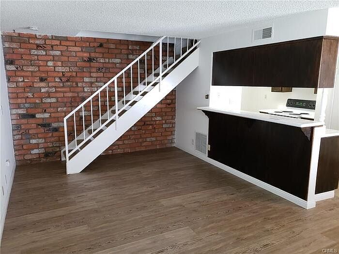 1st image of 995 W Calle De Cielo