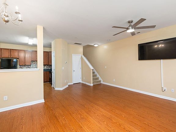 4th image of 401 Coalinga Ln Unit 108
