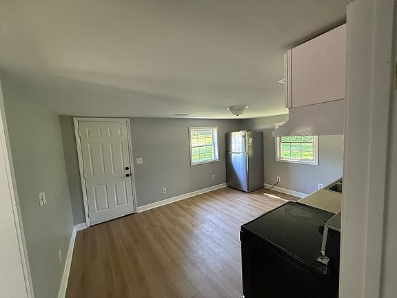 4th image of 1206 W Walnut St