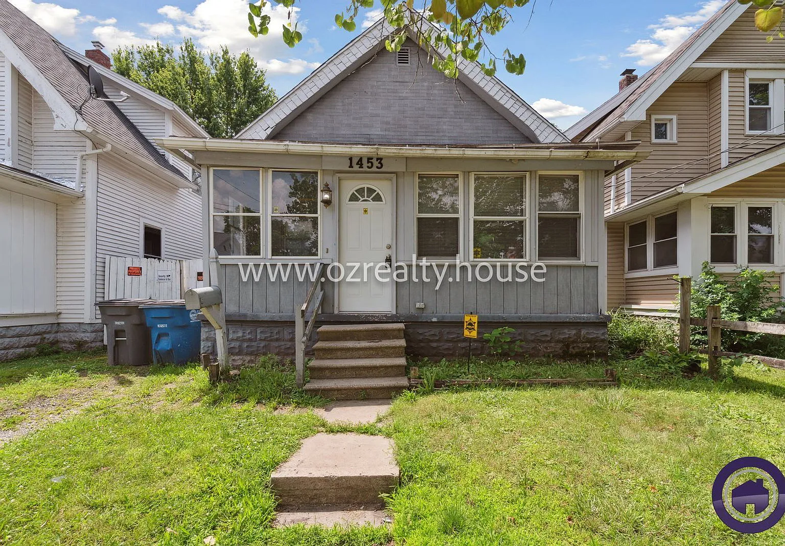 2 bed, 1.0 bath, 1012 sqft, $990 — Photo 1