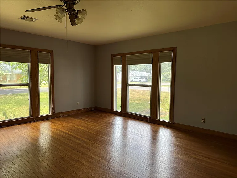 231 E Live Oak St #A — Photo 14