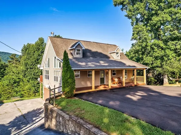 140 Burning Oaks Dr, Sevierville, TN 37876