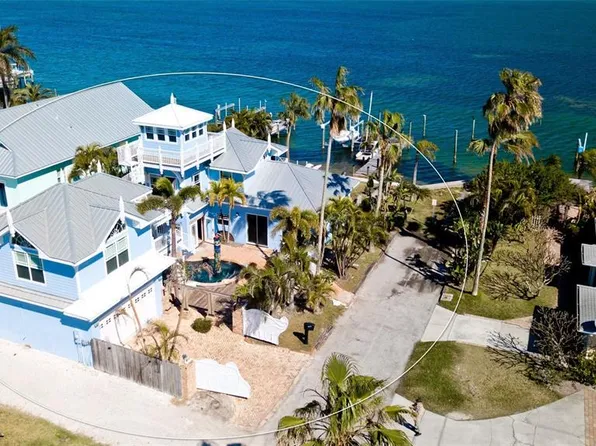 108 13th St S, Bradenton Beach, FL 34217