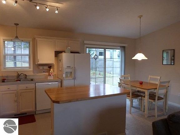 3rd image of 4304 Hearthside Dr