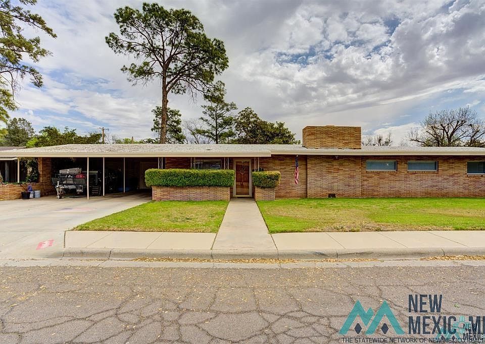 1st image of 900 N Pecan Dr