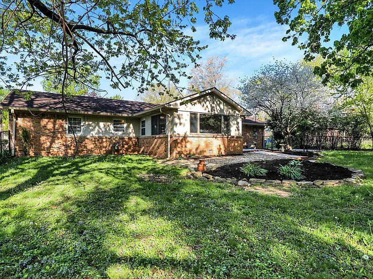 9803 Lakewood Dr W — Photo 38
