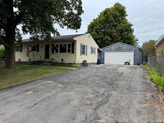 3rd image of 18 McIntosh Dr