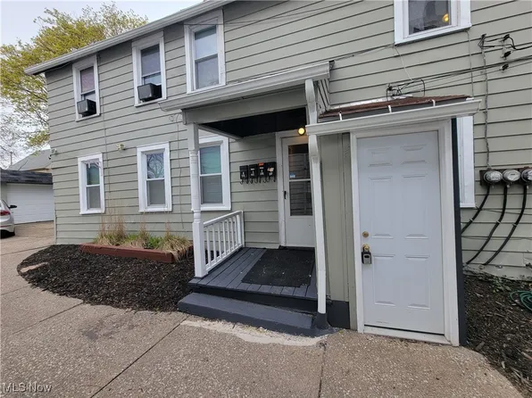 2108 Robin St, Lakewood, OH 44107