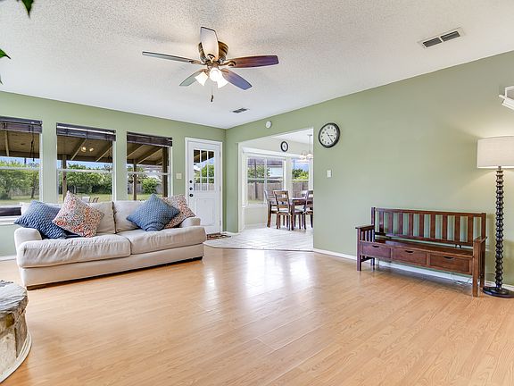 5th image of 222 Cibolo Crossing Dr