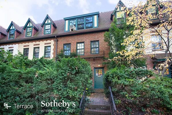 1st image of 219 Burns St