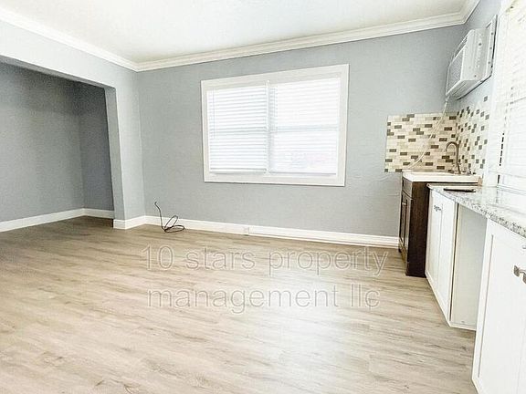 5th image of 407 S Jupiter Ave #1