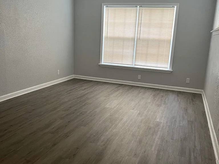 2503 Tolosa Dr — Photo 10
