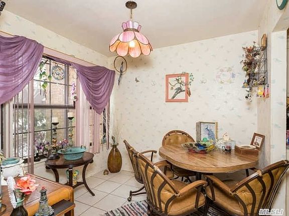 3rd image of 142 Southgate Cir