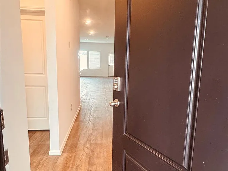 3019 Holland Lakes Dr S — Photo 16