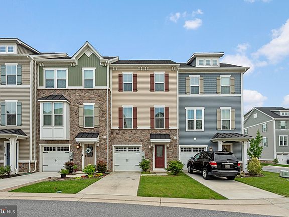 3rd image of 8223 Secluded Cove Ln