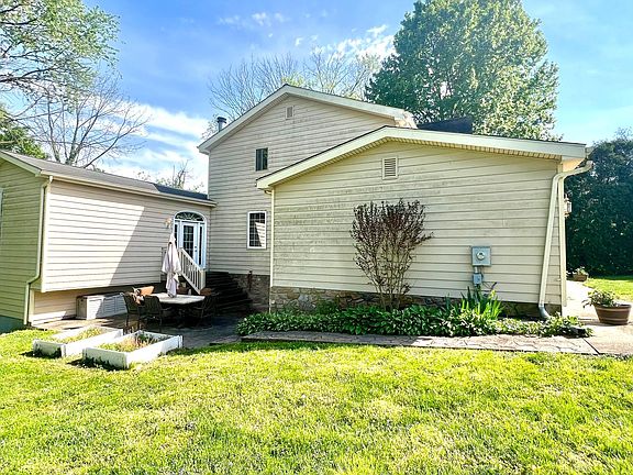 3rd image of 396 Hillside Ave