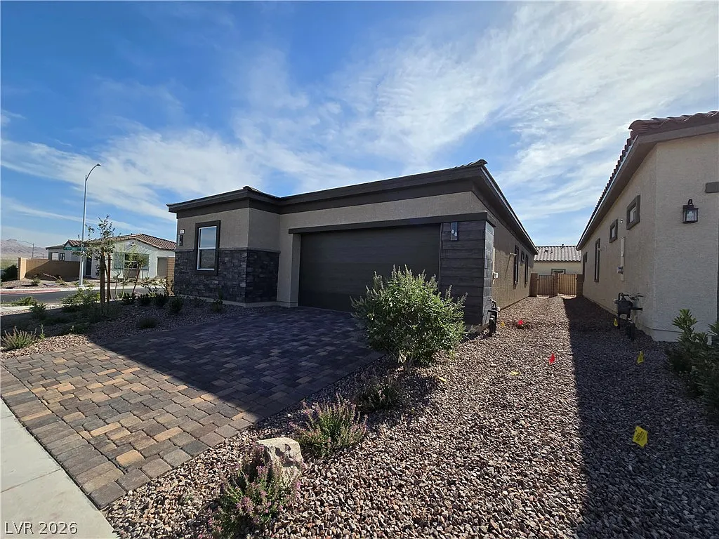 3 bed, 2.5 bath, 1831 sqft, $2,500 — Photo 2