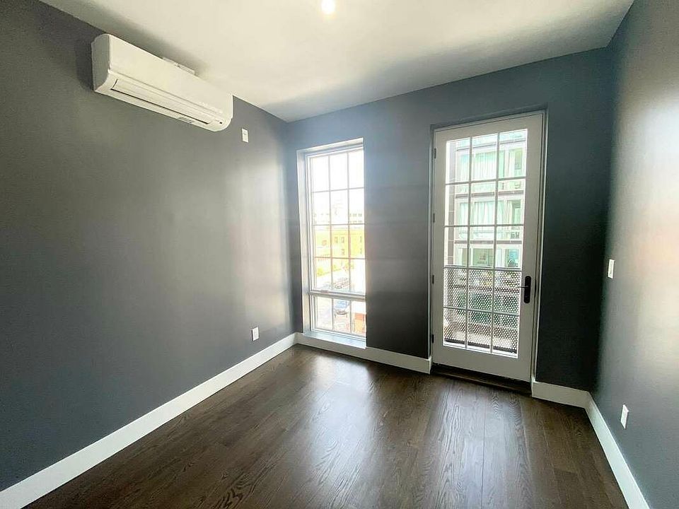 2nd image of 20 Havemeyer St #201