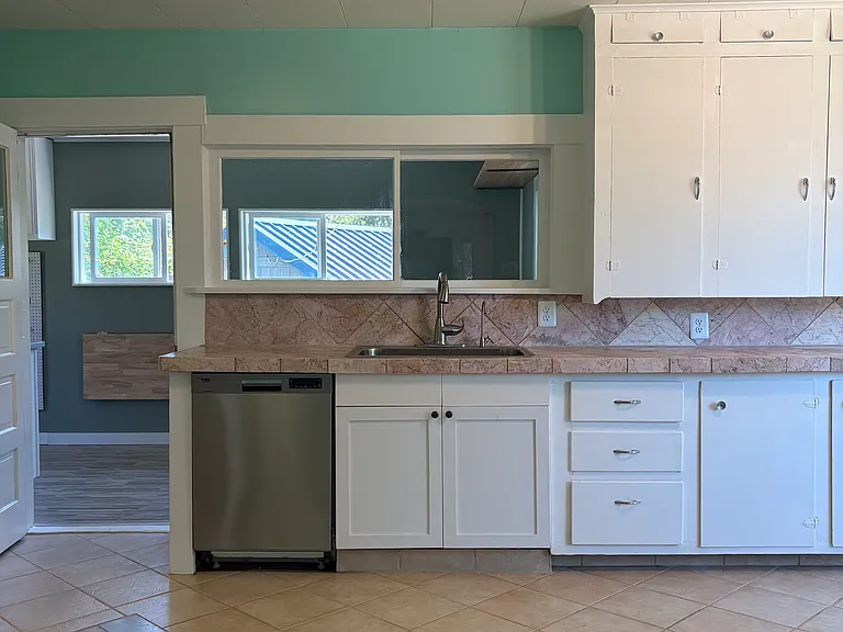 Kitchen/ laundry